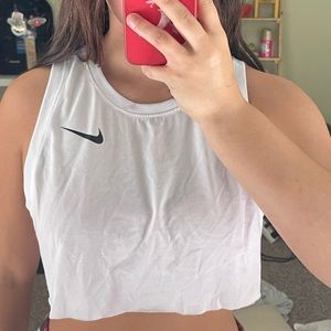Cropped Nike mussel tank
